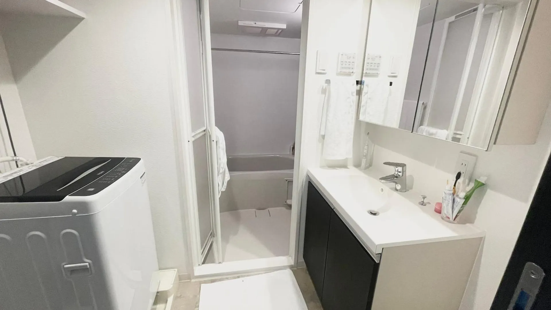Tokyo One Bedroom Condo With Separate Office 0*,  اليابان
